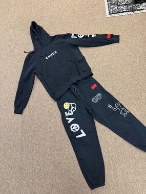 CHNGE Black matching sweats and sweatshirt